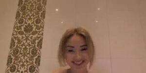 Hot Webcam Girl Plays In The Bathtub 3