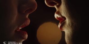 jennifers body movie lesbian kiss (Megan Fox, Amanda Seyfried)