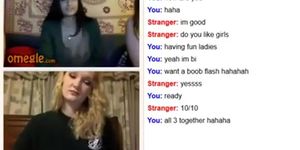 Lesbian Couple Have Fun Time On Omegle