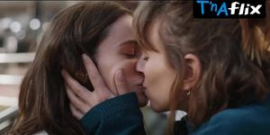 Nausicaa Bonnin Lesbian Scene  in Citas