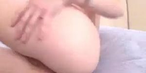 Iggy Azalea lookalike fills her pussy with a big dildo
