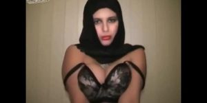 Sexy Arab woman gets it rough