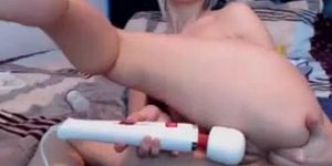 Blonde girl on webcam masturbating her wet wide pussy with vibrator