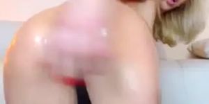 Stunning Oiled Up Webcam Girl Fngers Ass
