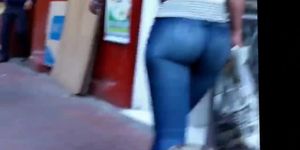 a beautiful round ass in jeans