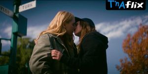 Ellen Page Lesbian Scene  in Tales Of The City