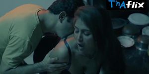 Hiral Radadiya Breasts,  Bikini Scene  in Palang Tod (Siskiyaan)