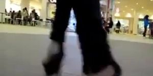 teen heel flashing in mall