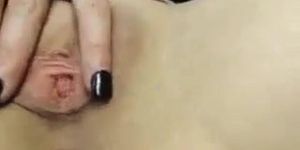 fingers pussy on cam