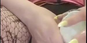 LA PEPINA CHILENA SE MASTURBA EN VIDEO CASERO SACANDO LECHE