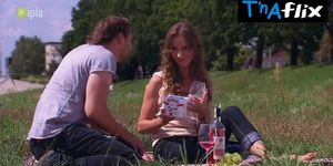 Katarzyna Ankudowicz Sexy Scene  in Pierwsza Milosc