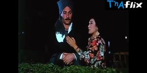 Salwa Othman Sexy Scene  in Aleabqariu Walhabu