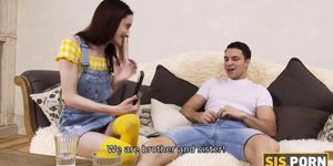 .PORN. Nasty girl in yellow stockings has twat humped by stepbrother