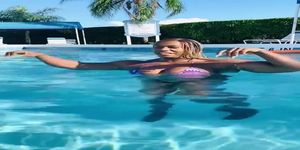 Lick her muscle armpits - FBB blonde girl in the pool