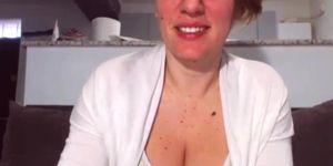 Milf shows big tits and pussy live