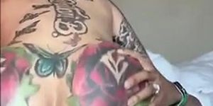 Trans tatuada fallando