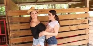 2 beautiful sexy country girls enjoy lesbosex with city girl