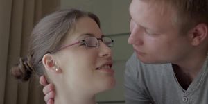 Innocent spex teen gives an amazing blowjob
