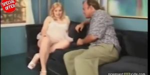 Shaving a pregnant blonde's pussy
