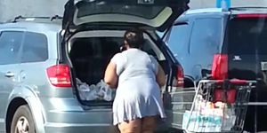 juicy bbw in parking lot (Big girl)