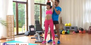 Asian Babe Dee Fucking Fitness Coach In Gym