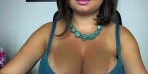 Milfs only reveals her tits