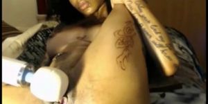 Tattoed Ebony Fucks Pussy With Hitachi On Webcam