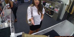 Big ass woman gets ripped by pawn dude at the pawnshop