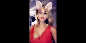 Maddy Burciaga dévoile un téton sur Snapchat (NIPSLIP)