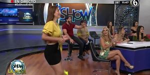 Sofia Cano culona rica en minifalda le hacen la quebradita sexy upskirt HD