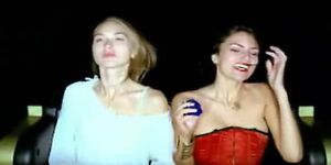 Видео скольжения сосков - девушки в адском поезде