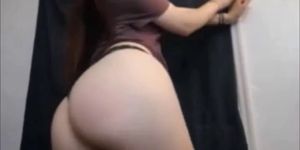 Teen With Nice Hot Ass Masturbating On Webcam
