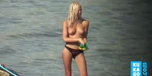 Voyeur Nice Tits on public beach - video 2
