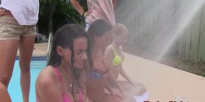Les college babe pussyeaten poolside