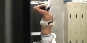 Asian MILF Showers And Towels Off part2
