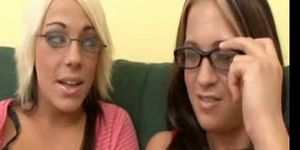 AWESOME LESBIANS IN GLASSES