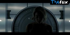 Shailene Woodley Butt Scene  in Allegiant