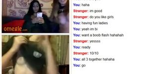 3 girls play along on omegle