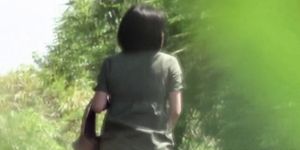 DADDYRAUNCH - Asian ho pees outdoors