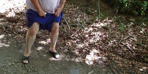 la grosse salope de Huguette pisse dans la nature et montre son cul (compilation 21) (Va Va)
