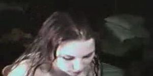 Hermosa jovencita chateando por webcam