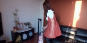 Japanisches Schulmädchen bekommt haarige Muschi in Nahaufnahme gehänselt