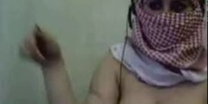 Palestine Arab Hijab Girl show her Big Boobs in Webcam - video 2