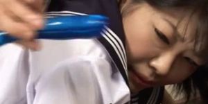 Японская девушка получает ее роговой жопа играл