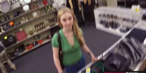 A big assed babe fuck by a pawn guy - video 1