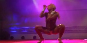 Pettie blonde gets naked on stage