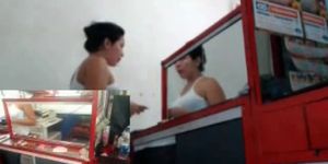 Webcam latina dildos her creamy pussy at work