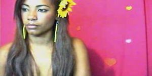 נערה שחורה סקסית מאוננת במצלמת הרשת