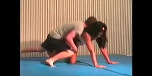 Mixed wrestling Gina vs Brett (Gina (V))