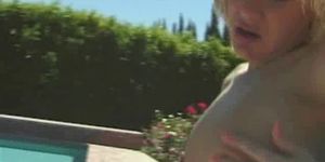 MANIAC PASS - Nadia Foster baise au bord de la piscine